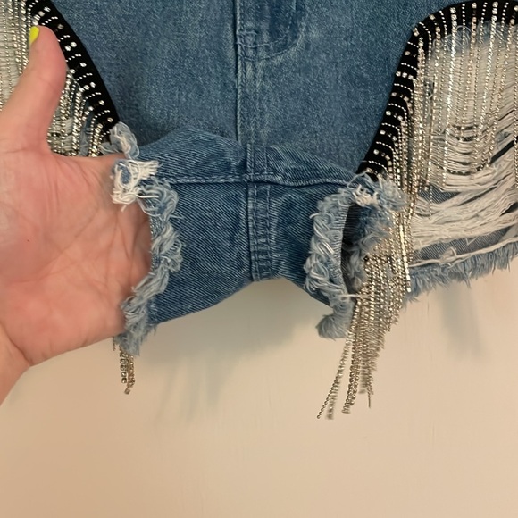 Le Lis Women’s distressed denim shorts with rhinestone tassels, raw hem. Size S - Picture 3 of 4